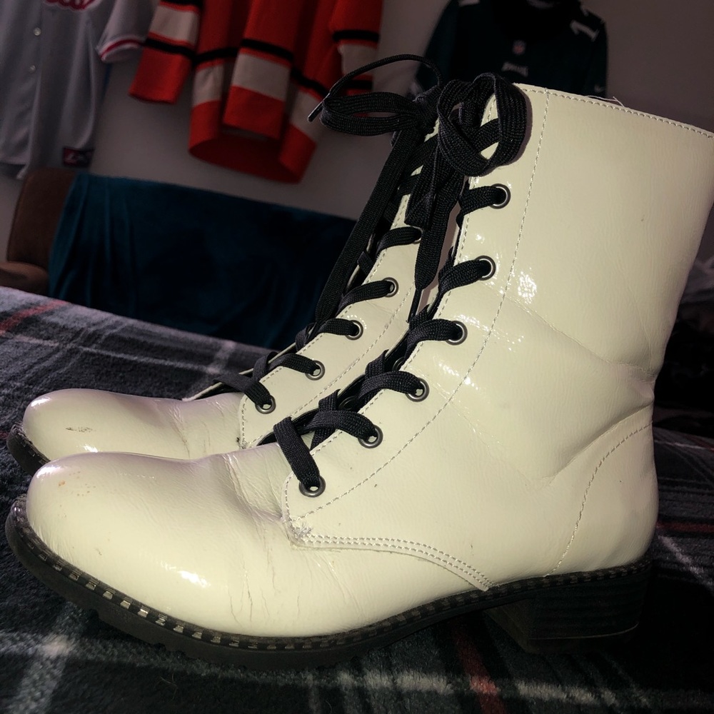 Rouge Helium White combat boots women’s size 9